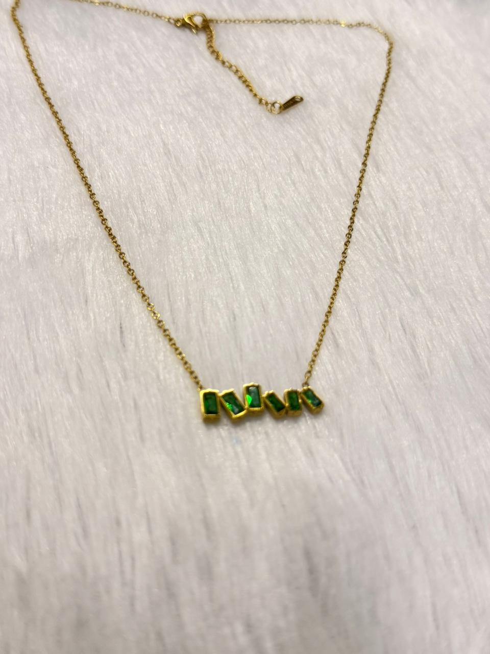 emrald pendant neckpiece