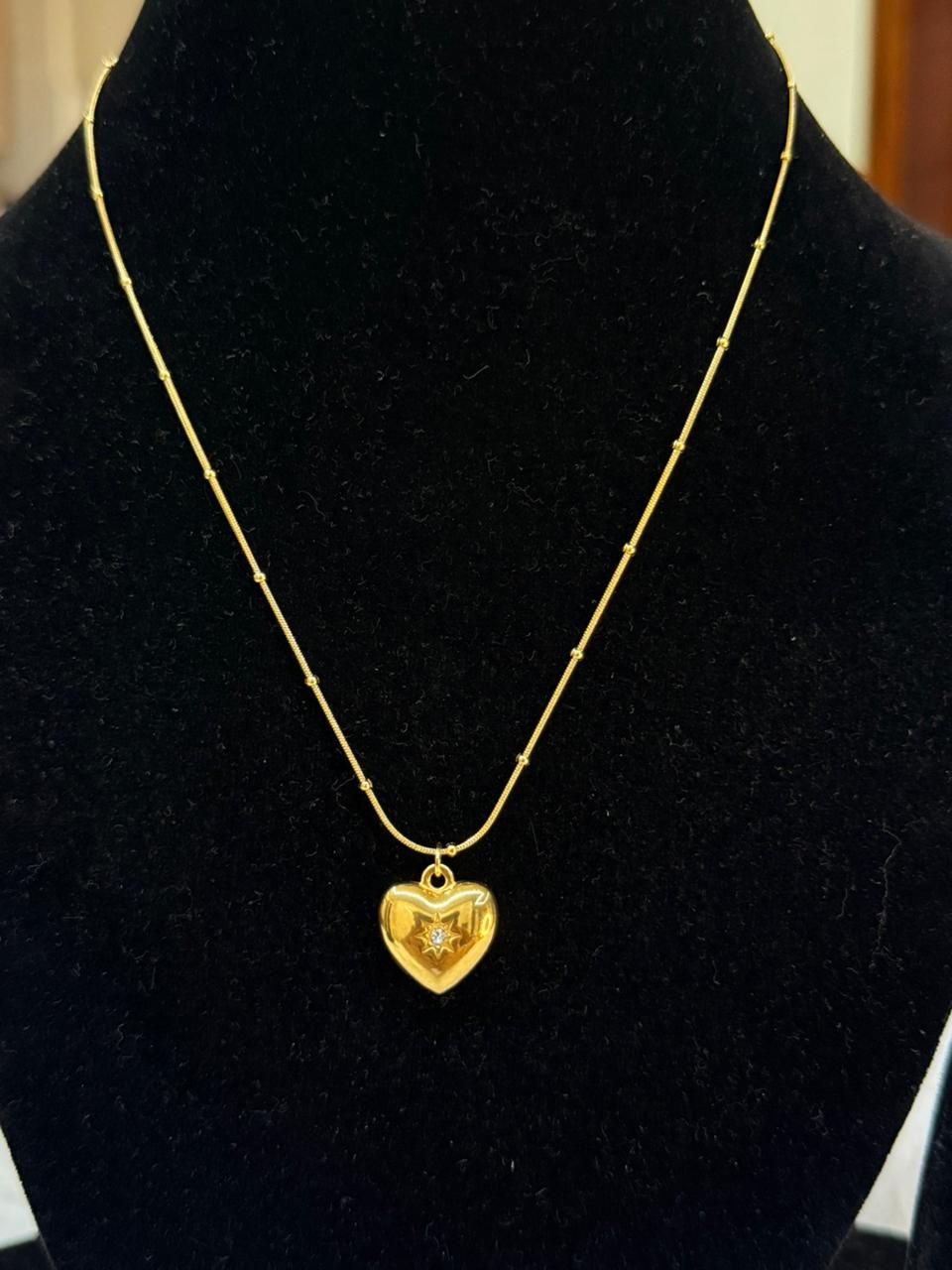 heart with diamond pendant neckpiece