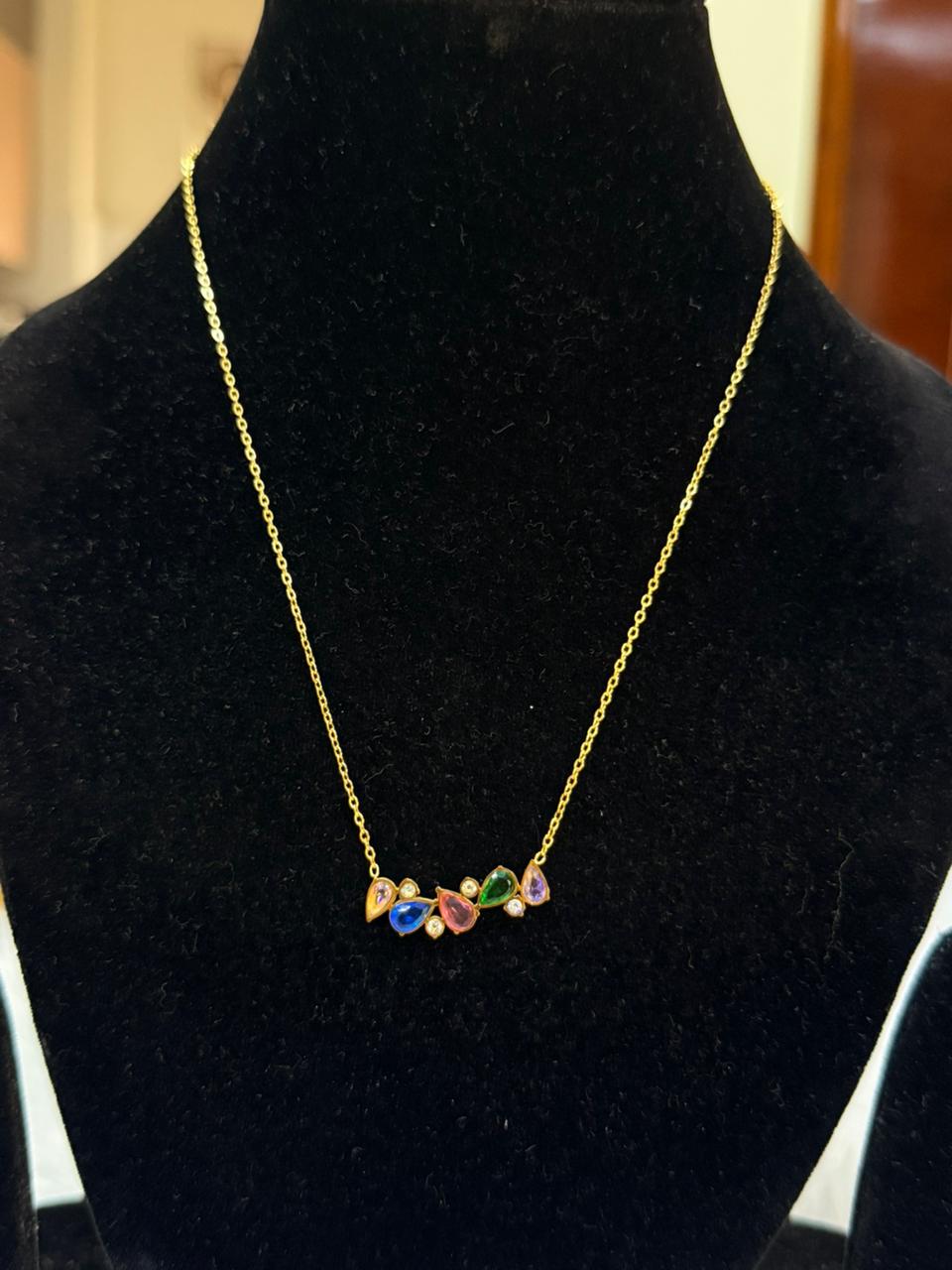 multi pendant neckpiece