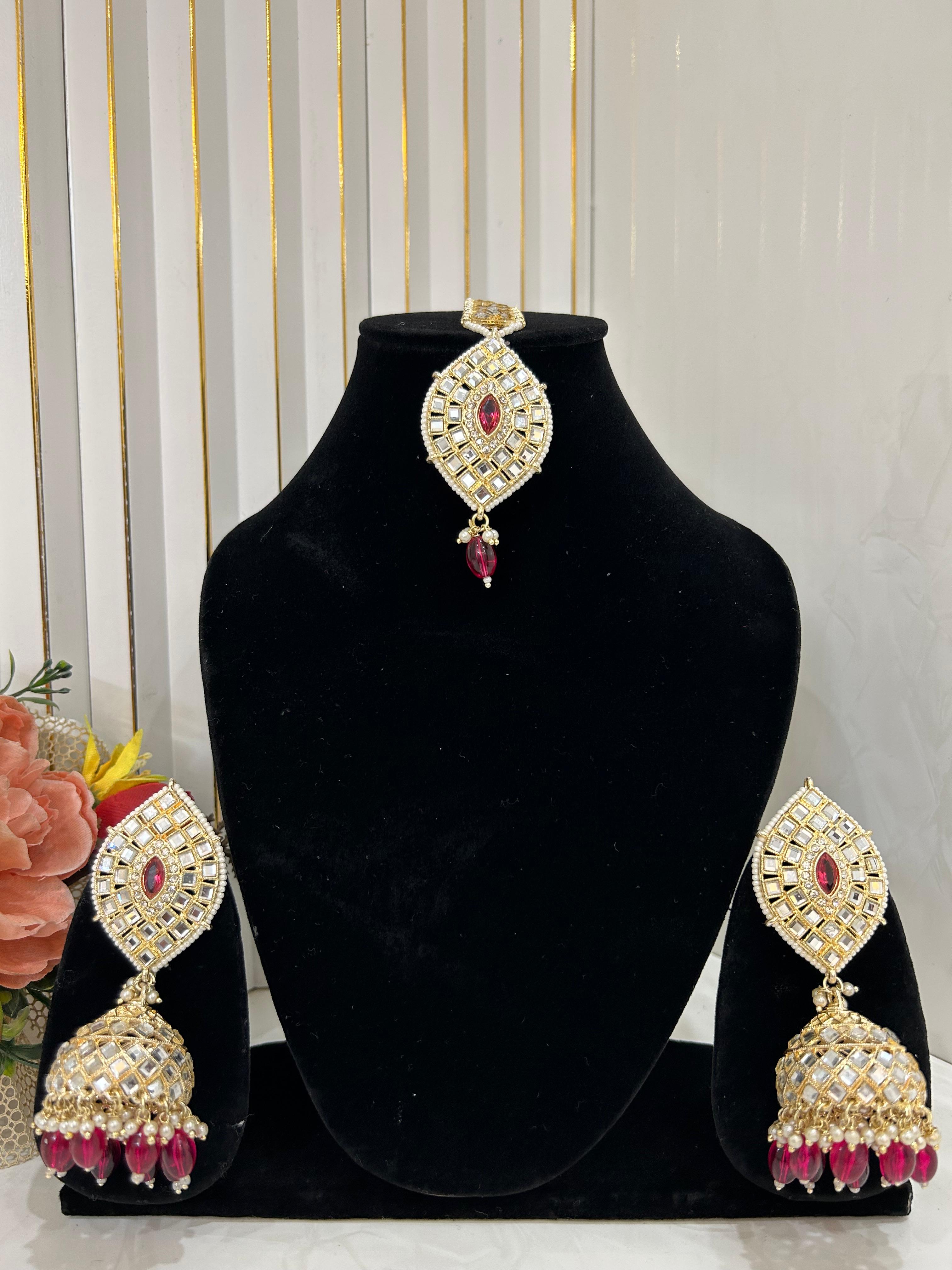 jhumkas with maang teeka